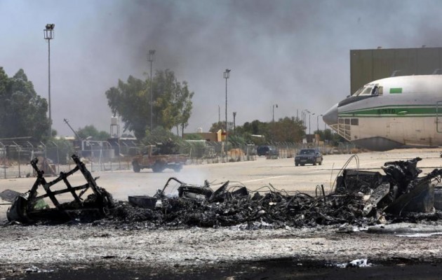 Δεκάδες νεκροί στις μάχες για το αεροδρόμιο της Τρίπολης