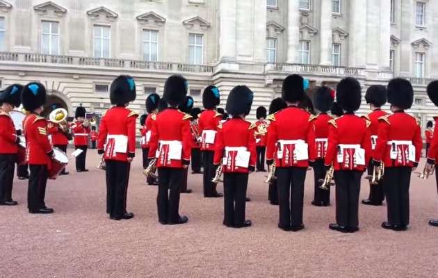 Η μπάντα στο Μπάκιγχαμ έπαιξε τη μουσική του Game of Thrones (βίντεο)