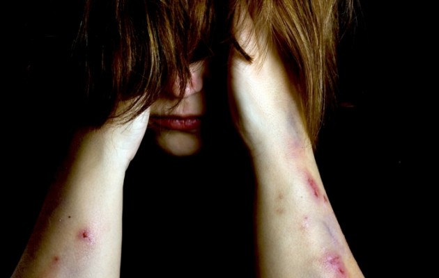 Φρίκη: Πατέρας βίαζε την 14χρονη κόρη του στη Ρόδο