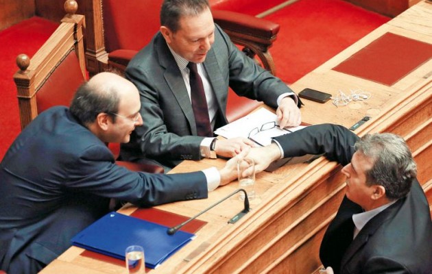 Ο Χρυσοχοΐδης νιώθει υποχρεωμένος να υπερασπιστεί το ΠΑΣΟΚ και να γίνει αρχηγός