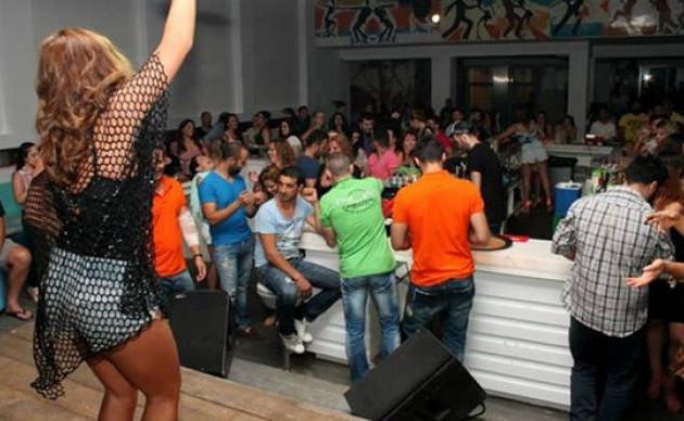 Η Χρύσπα με κοντό σορτσάκι κέρδισε το χειροκρότημα