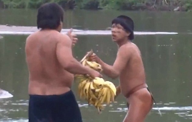 Απομονωμένη φυλή του Αμαζονίου επικοινωνεί με τον έξω κόσμο για πρώτη φορά (βίντεο)