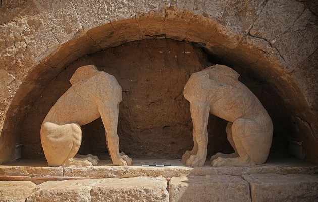 Αμφίπολη: “O τάφος ανήκει στον Μέγα Αλέξανδρο”