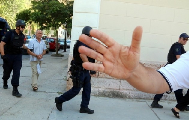 Στον εισαγγελέα ο παιδοκτόνος του Άστρους και η σύζυγός του