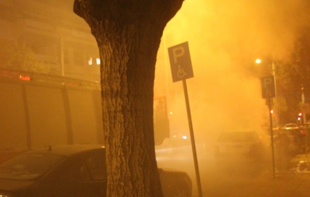 Αυτοκίνητο τυλίχτηκε στις φλόγες ενώ κινούνταν σε δρόμο στα Χανιά