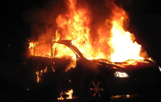 Αυτοκίνητο τυλίχτηκε στις φλόγες στην Π. Ράλλη – νεκρός ο οδηγός