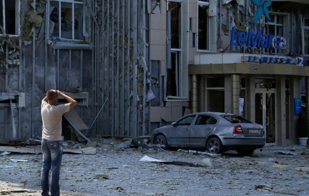 Σκληρές εικόνες: Οι Ουκρανοί ναζί “ευρωπαϊστές” σφαγιάζουν αμάχους