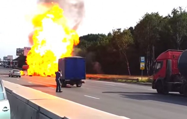 Ρωσία: Απίστευτη έκρηξη φορτηγού με φιάλες υγραερίου (βίντεο)