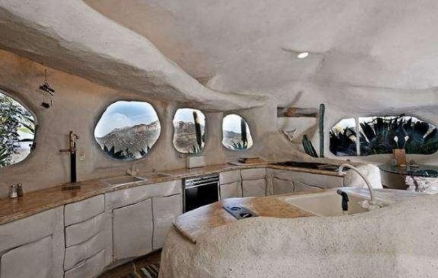 Πωλείται το σπίτι των… Φλιντστόουνς! (φωτογραφίες)