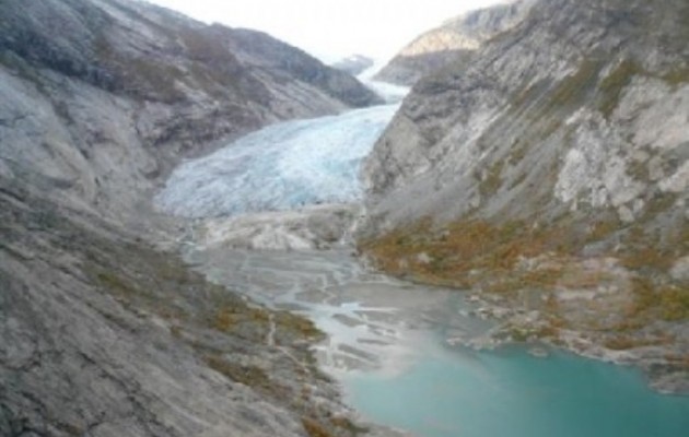 Νορβηγία: Τουρίστες καταπλακώθηκαν από παγετώνα μπροστά στα μάτια των παιδιών τους