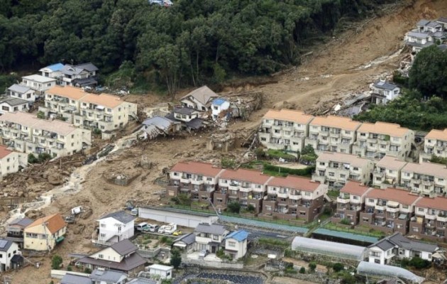 Εικόνες βιβλικής καταστροφής από τις κατολισθήσεις στη Χιροσίμα (βίντεο)