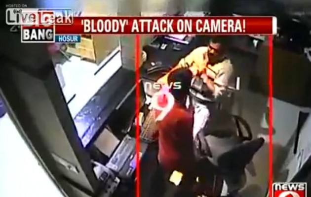 Ινδία: Πήγε να σφάξει με χαντζάρα τον μαιευτήρα για τον λογαριασμό (βίντεο)