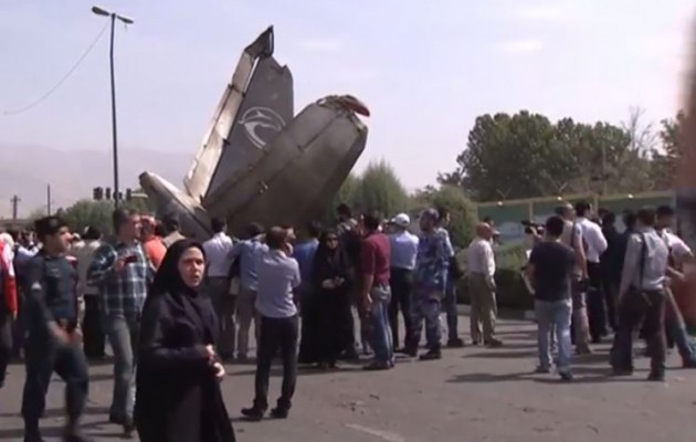 Ιράν: Τα πρώτα βίντεο από τα συντρίμμια του αεροσκάφους