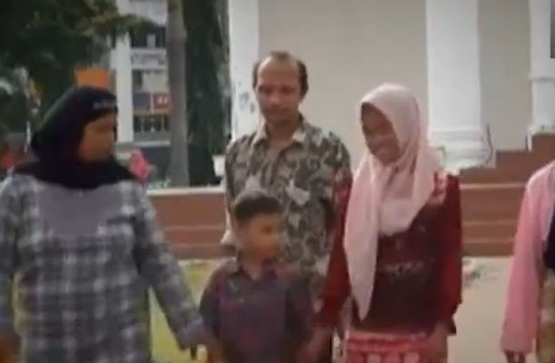 Ινδονησία: Ενώθηκαν πάλι 10 χρόνια μετά το τσουνάμι (βίντεο)