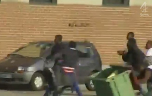 Γαλλία: 50 τραυματίες στις συγκρούσεις μεταναστών από το Σουδάν και την Ερυθραία (βίντεο)