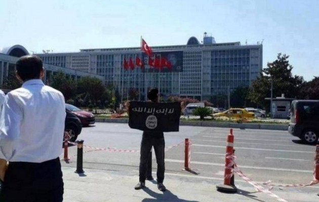 Στην Τουρκία καταστήματα πουλάνε “αξεσουάρ” του Ισλαμικού Κράτους