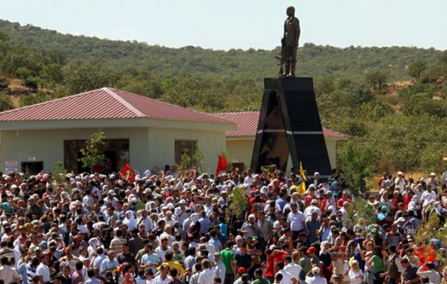 Σάλος στην Τουρκία: Τοποθέτησαν άγαλμα ηγέτη του PKK στις περιοχές των Κούρδων