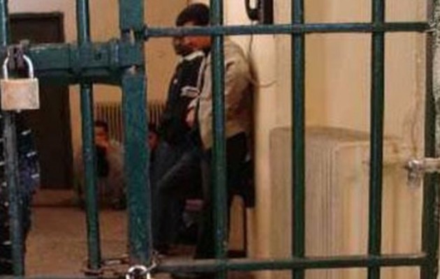 Άρτα: 37χρονη επιχείρησε να περάσει ηρωίνη στα κρατητήρια