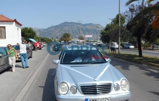 Δολοφονία Μάνη: Συγκλονιστικές σκηνές στην κηδεία του Σγούρου (βίντεο)