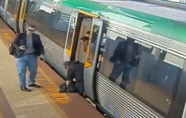 Αυστραλία: Επιβάτης σφήνωσε στο Μετρό του Περθ (βίντεο)