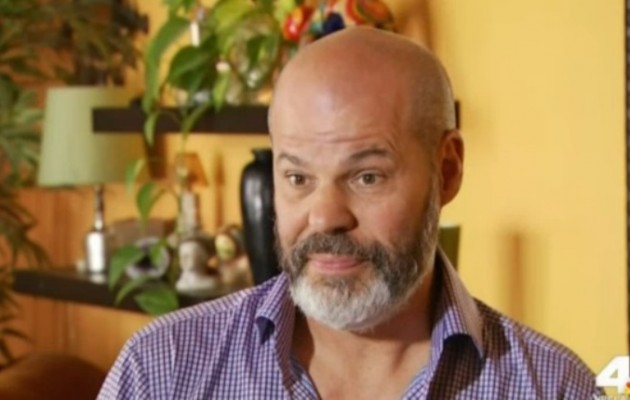 Μήνυσε τη γιατρό του γιατί καταχώρησε την ομοφυλοφιλία του ως “χρόνια πάθηση”