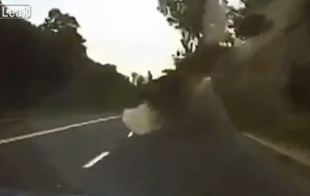 Ντονέτσκ: Έσκασε η βόμβα μπροστά του την ώρα που οδηγούσε (βίντεο)