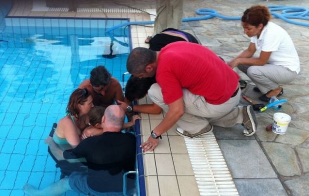 Δραματικές ώρες στην Σαντορίνη: 4χρονο κορίτσι είχε “σφηνώσει” σε πισίνα