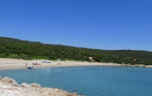 13 Γάλλοι τουρίστες εγκλωβίστηκαν σε παραλία της Σκύρου