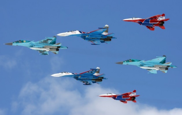 Εκατό ρωσικά μαχητικά στα σύνορα με την Ουκρανία