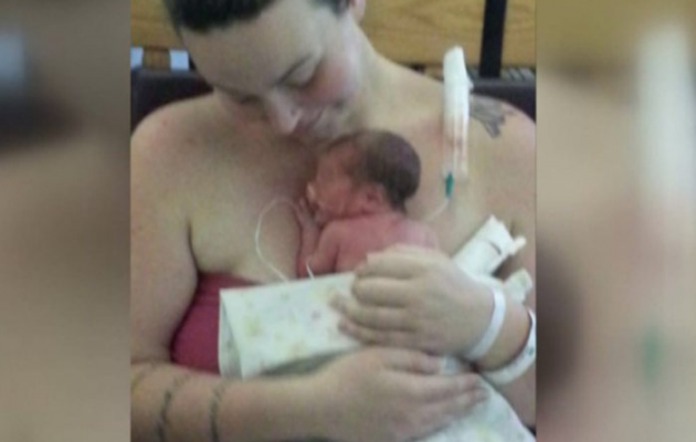 Δείτε γιατί απαγόρευσαν σε μητέρα να θηλάσει το μωρό της