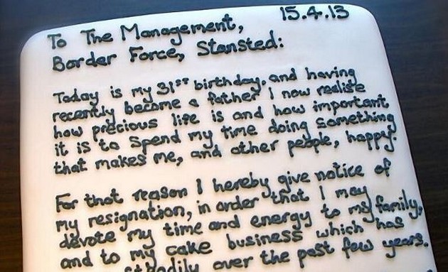 Η τούρτα της… παραίτησης του άνοιξε τον  δρόμο της επιτυχίας (βίντεο)