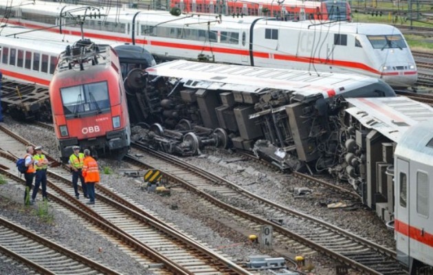 Δεκάδες τραυματίες από εκτροχιασμό τρένου στη Γερμανία (βίντεο)