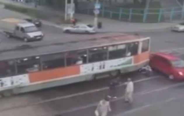 Ρωσία: Την πρώτη ημέρα στην δουλειά πάτησε 2 πεζούς (βίντεο)