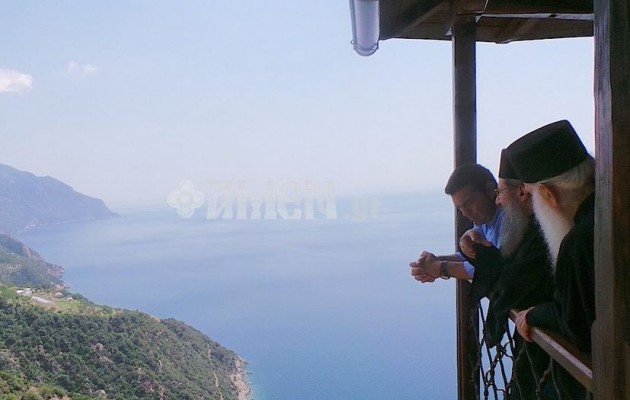 Ο Τσίπρας στην “αετοφωλιά” του Αγίου Όρους (φωτορεπορτάζ)