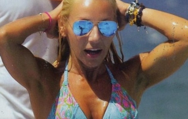 Η γυναίκα του Μάρκου Σεφερλή με αυτό το μπικίνι προκάλεσε καύσωνα στα Χανιά