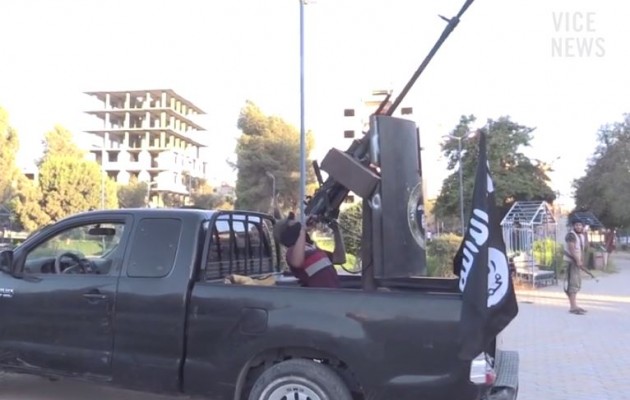 Ο πρώτος δημοσιογράφος που βρέθηκε κοντά στους τζιχαντιστές του τρόμου (βίντεο)