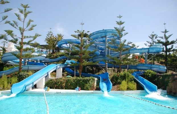 Χανιά: Διασκέδαζαν σε water park και οι Νορβηγοί τους έκλεβαν