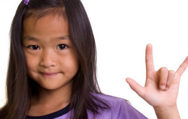 Οι κινήσεις των χεριών διευκολύνουν την επικοινωνία