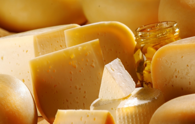 Απίστευτη κομπίνα: Έκλεψαν 8 τόνους τυριών