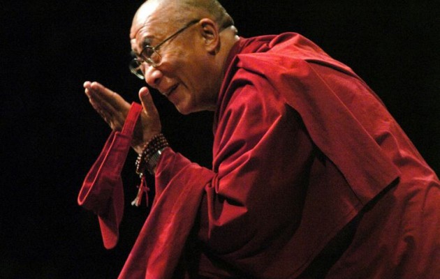 Ο Άδωνις “στέλνει” τον Τσίπρα στον Δαλάι Λάμα