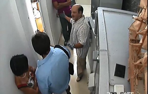 Καρέ καρέ η ληστεία στο Δίστομο (φωτογραφίες)