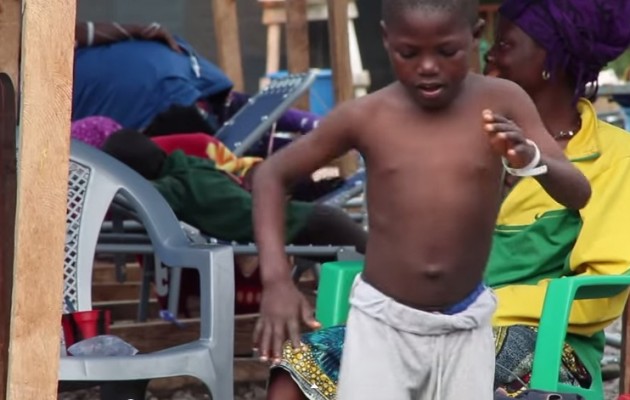 Ο 11χρονος που νίκησε τον Έμπολα χορεύοντας (βίντεο)