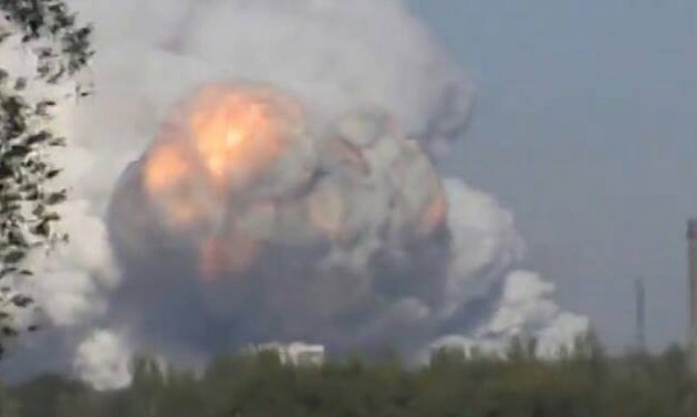 Οι Ουκρανοί βομβάρδισαν αποθήκες με εκρηκτικά στο Ντονέτσκ