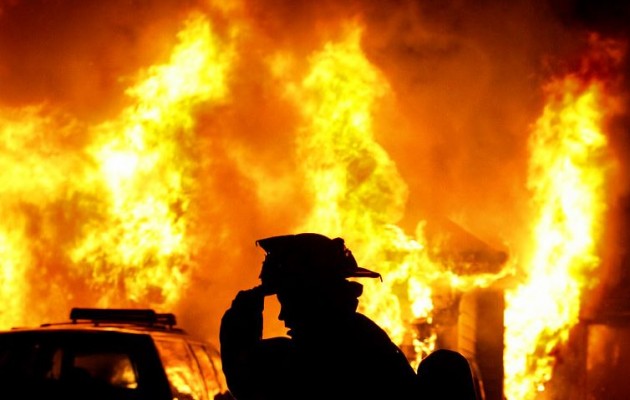 Απίστευτη τραγωδία: 2 νεκροί στην φωτιά στο Παλαιό Φάληρο