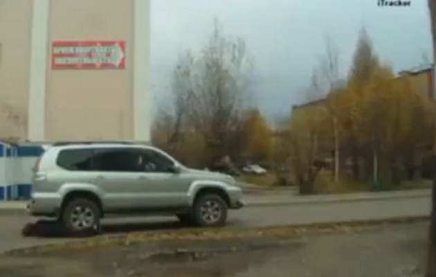 Γυναίκα οδηγός πάτησε… ηλικιωμένη – Δεν κοίταζε τους  καθρέφτες (βίντεο)