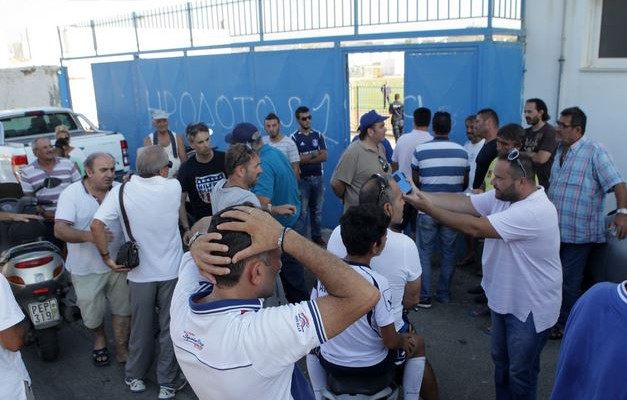 Σοβαρά επεισόδια: Φίλαθλος στο νοσοκομείο σε κρίσιμη κατάσταση