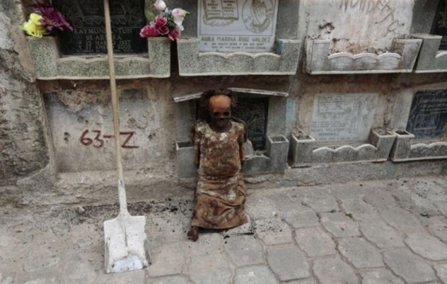 Έξωση… νεκρών στη Γουατεμάλα – Οι φωτογραφίες κόβουν την ανάσα