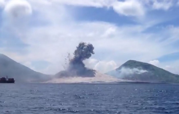 Απίστευτο βίντεο: Η στιγμή της έκρηξης ηφαιστείου