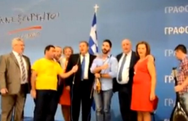 Ο Πάνος Καμμένος τραγουδά: “Πότε θα κάνει ξαστεριά” (βίντεο)