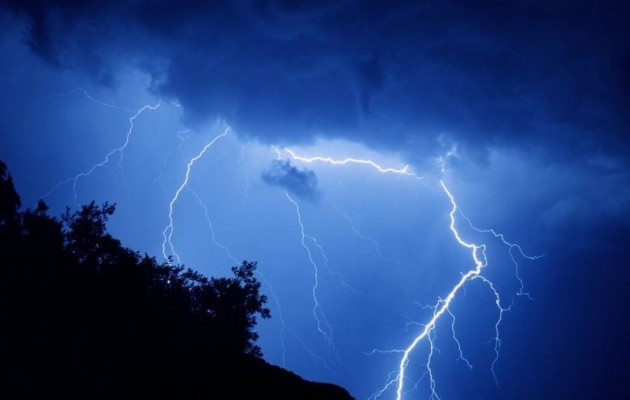 Καιρός Έκτακτο: Ισχυρές καταιγίδες και χαλάζι το βράδυ του Σαββάτου